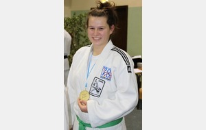 Emilie Roland, médaille d'or au championnat des Yvelines Judo par Equipes