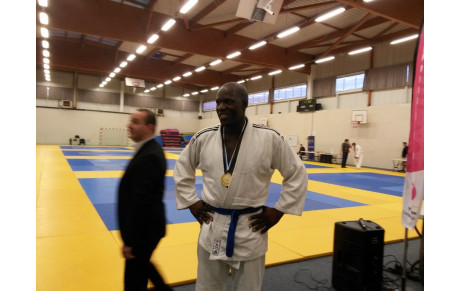 Arthur Amonles médaille d'or et Yamin Abdedine médaille de bronze aux ceintures de couleurs