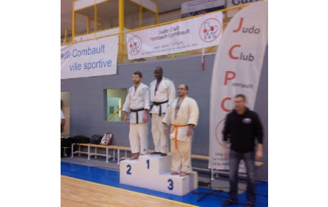 Arthur Amonles et Matthieu Rollin sur le podium en Jujitsu compétition