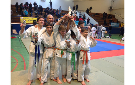 Très belle 2ème place de notre équipe Benjamins-Minimes au Tournoi de Mantes la Jolie