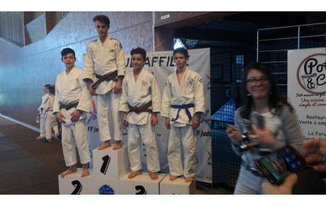 Denis Gekht sur le podium à St Gratien