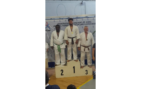 Thierry Pierre Massengo en Or, Grégoire Sadoux en Argent et valide son 1er Dan aux ceintures de Couleur à Vélizy