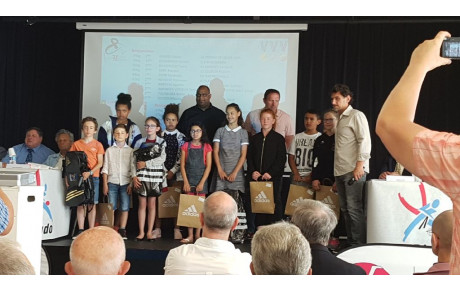 3 élèves récompensés ainsi que le club lors de l'AG du Comité des Yvelines de Judo
